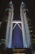 Petronas Twin Towers v noci. Kuala Lumpur city. Malaysia.