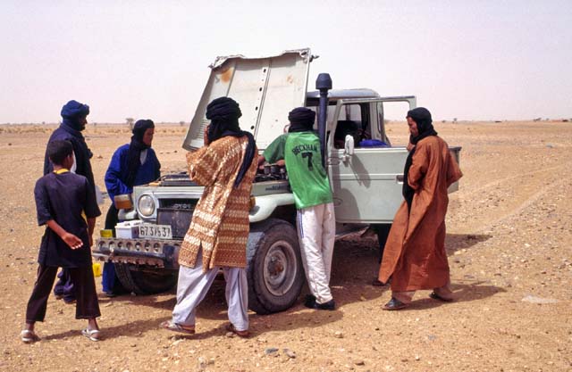 Not working. Situation which is very dangerous at Sahara desert. Mali.